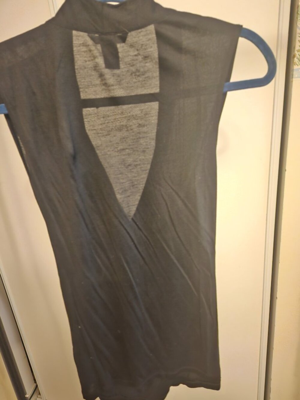 H & M  SLEEVELESS TOP   COLOR BLACK  SIZE   M - Picture 3 of 3